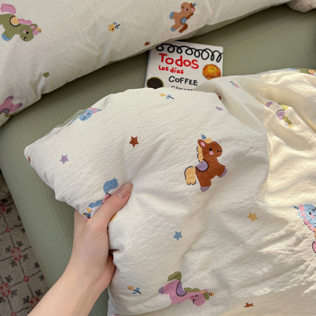 91家纺网 家纺一手货源 找家纺 水木坊 2026新款云感简单款系列四件套 童年木马