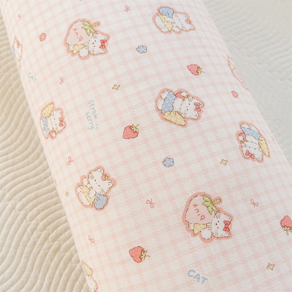 91家纺网 家纺一手货源 找家纺 麦肯锡 2026新款卡通糖果抱枕夹腿抱枕 布丁奶猫【产品图】/对