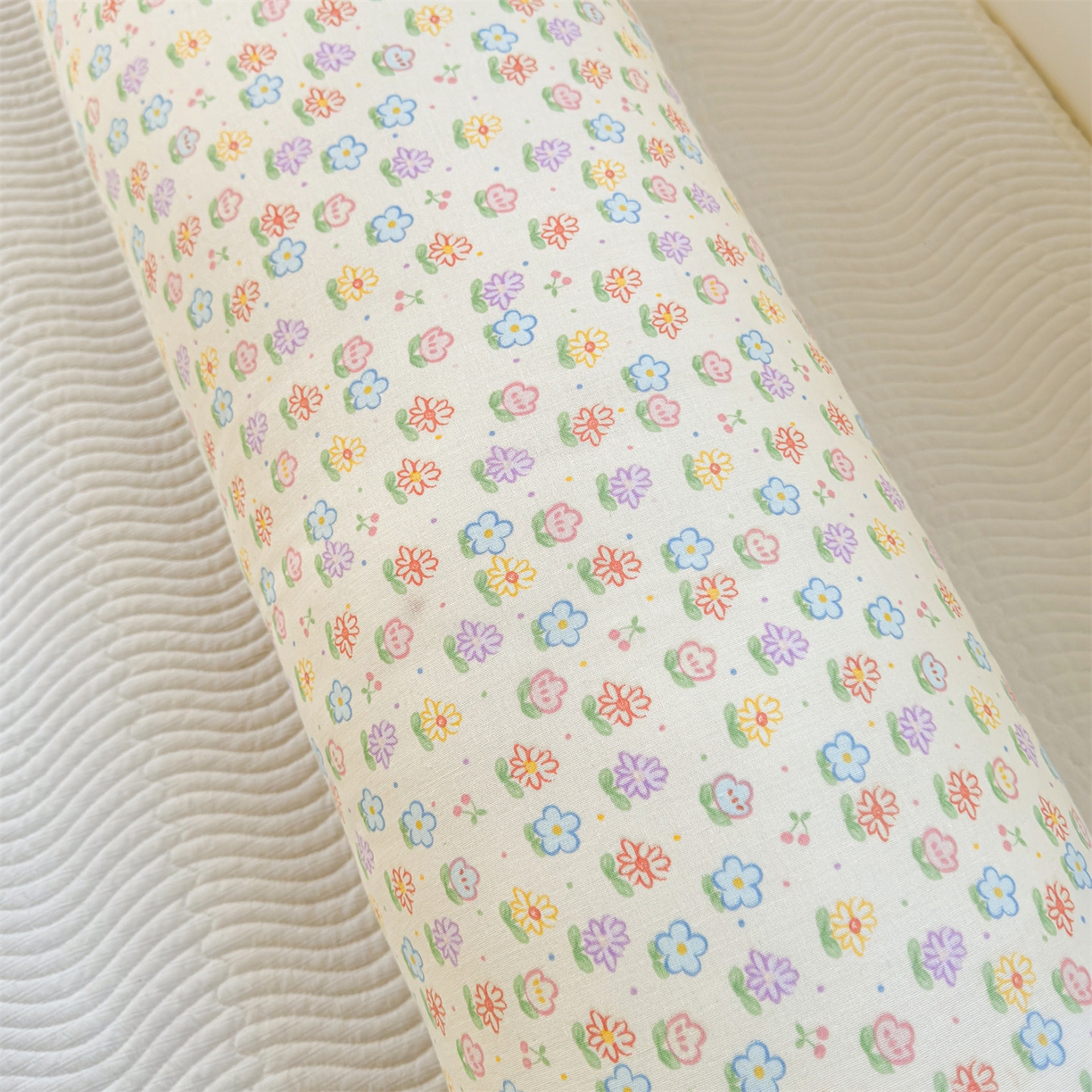 91家纺网 家纺一手货源 找家纺 麦肯锡 2026新款卡通糖果抱枕夹腿抱枕 花花暖阳【产品图】/对