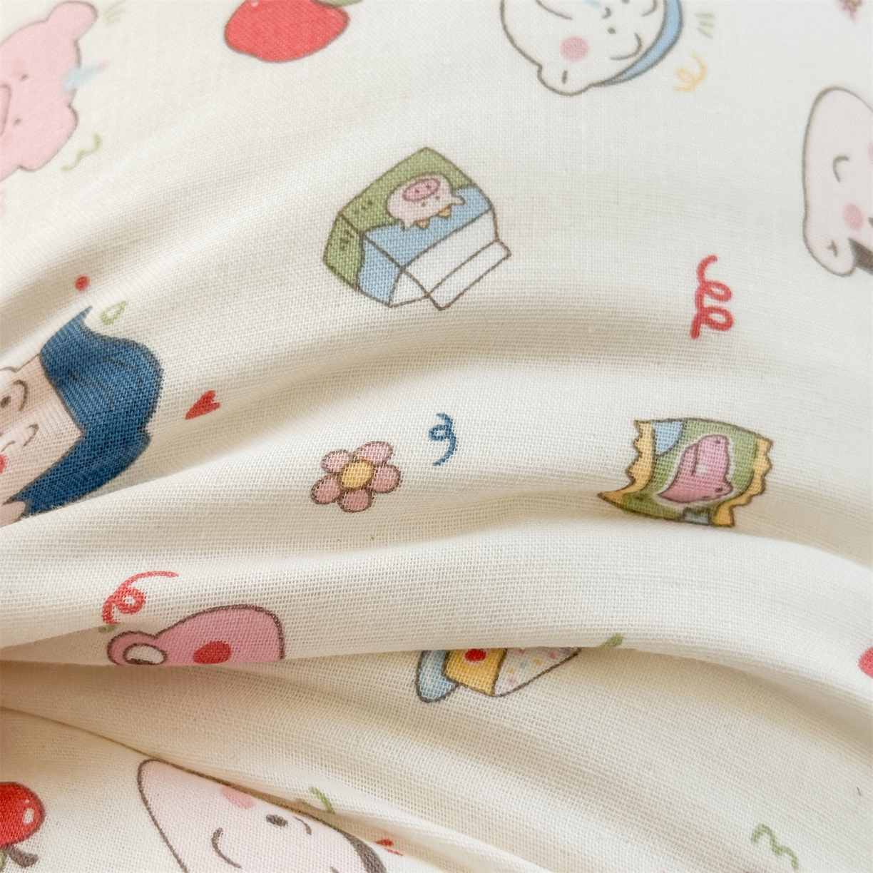 91家纺网 家纺一手货源 找家纺 麦肯锡 2026新款卡通糖果抱枕夹腿抱枕 快乐星球家【产品图】/对