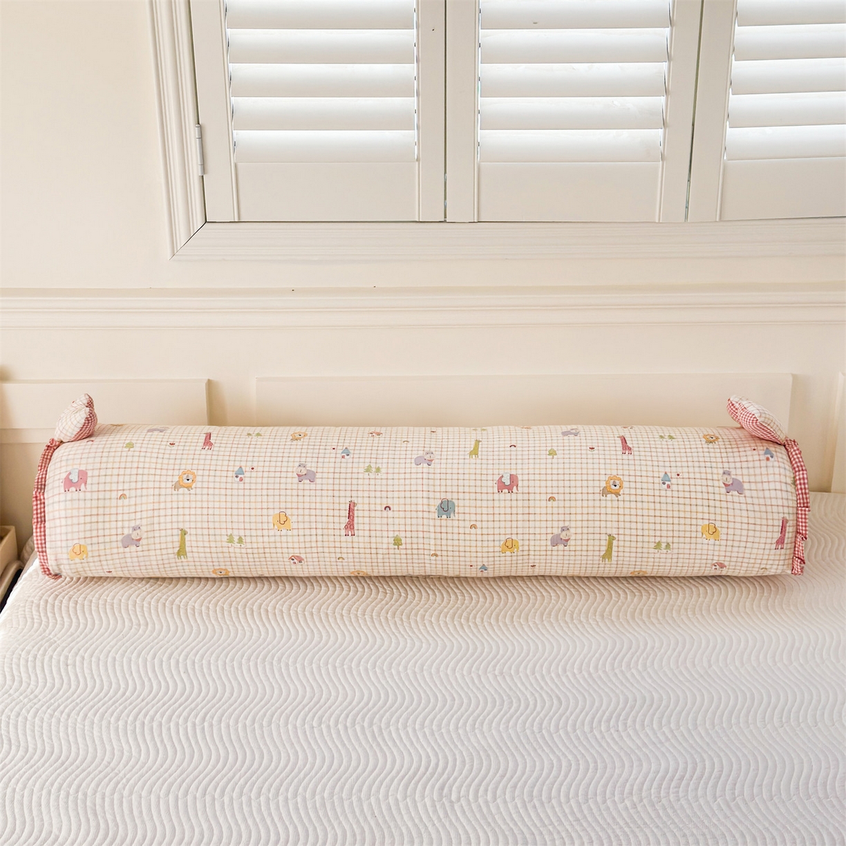 91家纺网 家纺一手货源 找家纺 麦肯锡 2026新款卡通糖果抱枕夹腿抱枕 萌宠乐园【产品图】/对