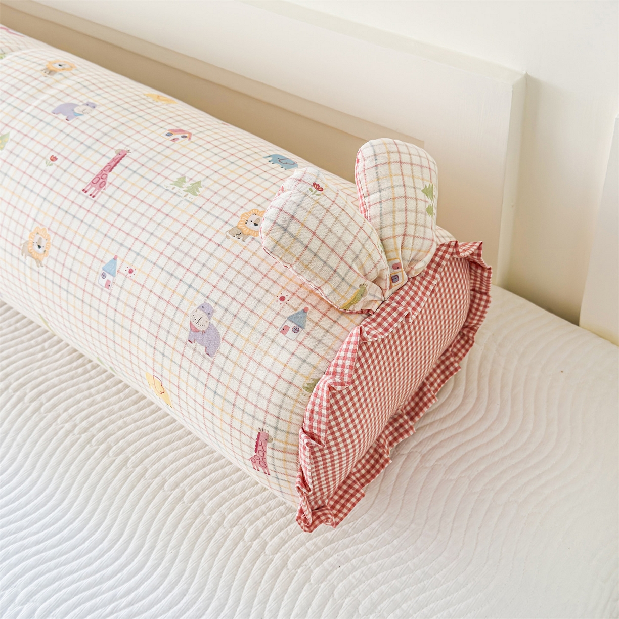 91家纺网 家纺一手货源 找家纺 麦肯锡 2026新款卡通糖果抱枕夹腿抱枕 萌宠乐园【产品图】/对