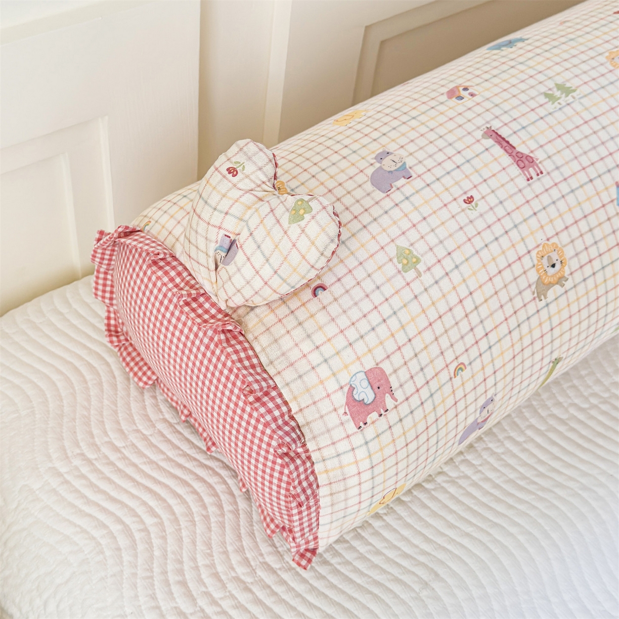 91家纺网 家纺一手货源 找家纺 麦肯锡 2026新款卡通糖果抱枕夹腿抱枕 萌宠乐园【产品图】/对