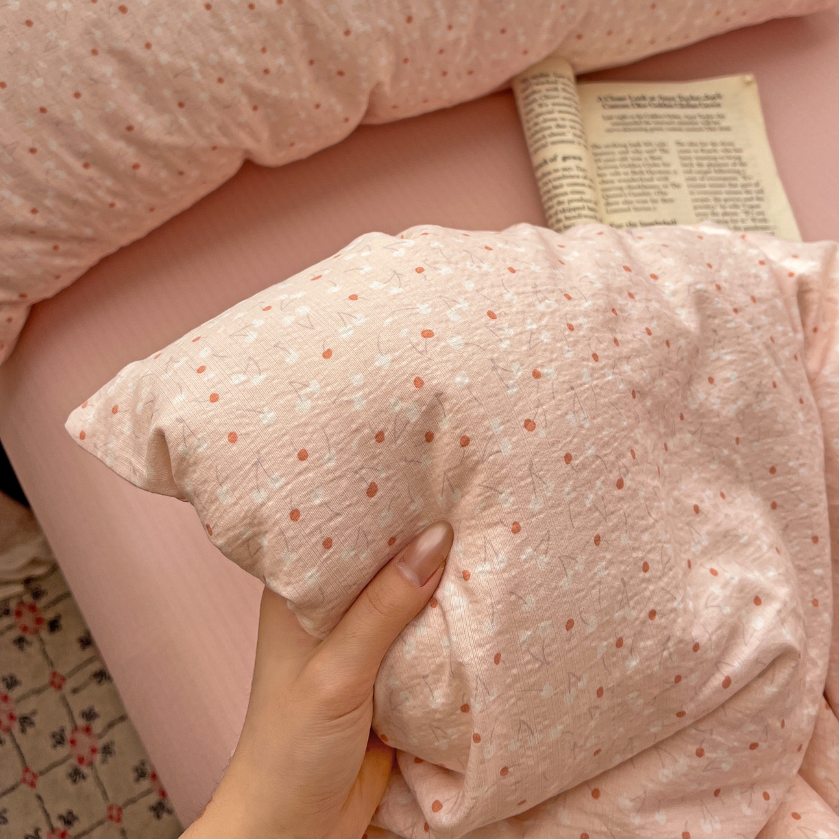 91家纺网 家纺一手货源 找家纺 水木坊 2026新款云感简单款系列四件套 樱桃奶球