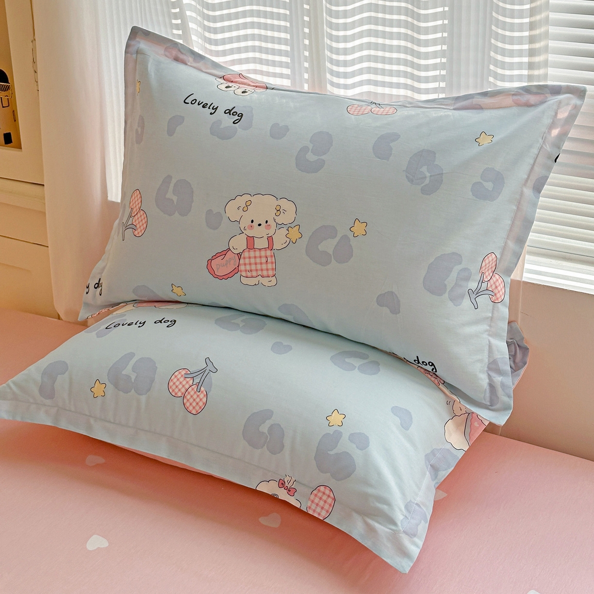 91家纺网 家纺一手货源 找家纺 春雨家居 2026新款全棉印花ins减龄可爱小清新单枕套 比星邦尼狗