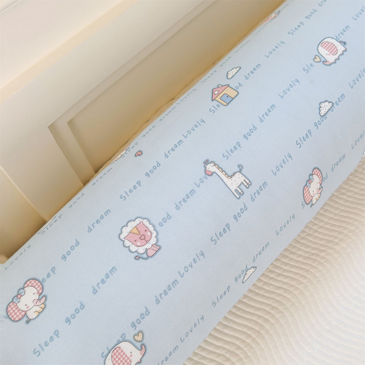 91家纺网 家纺一手货源 找家纺 麦肯锡 2026新款卡通糖果抱枕夹腿抱枕 萌趣动物园【产品图】/对