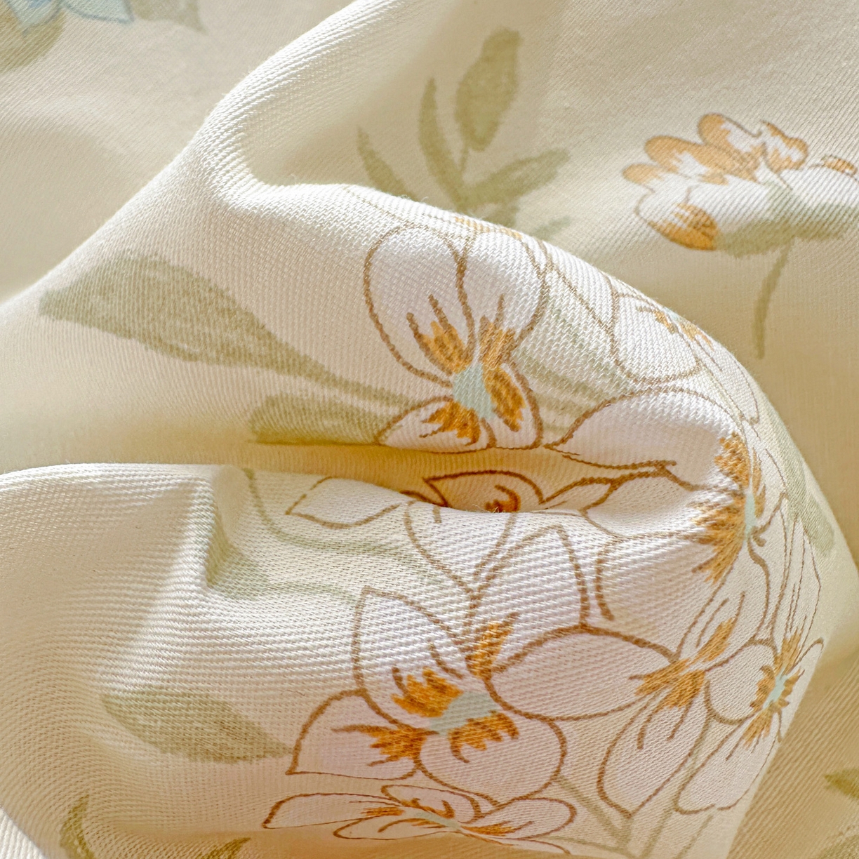 91家纺网 家纺一手货源 找家纺 春雨家居 2026新款全棉印花ins减龄可爱小清新单枕套 春漫庭