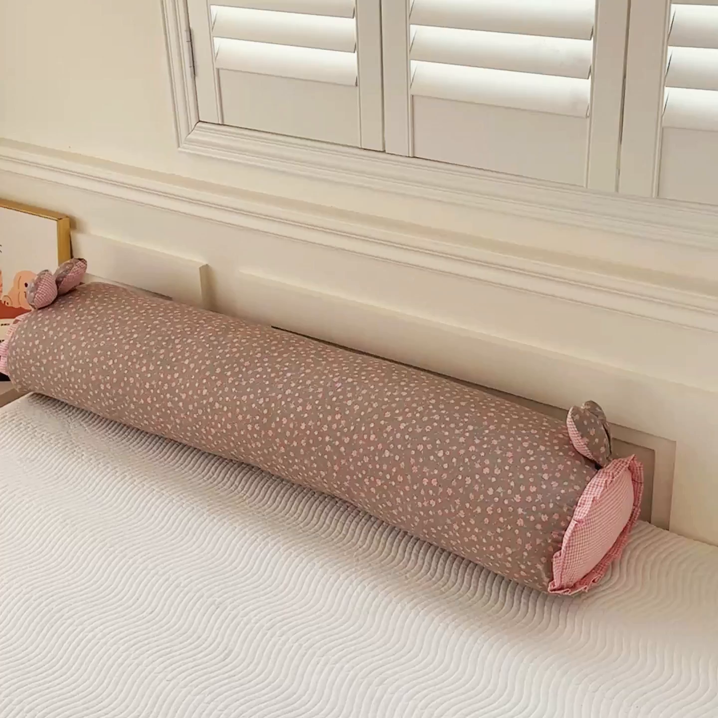 91家纺网 家纺一手货源 找家纺 麦肯锡 2026新款卡通糖果抱枕夹腿抱枕 暖暖花仔【产品图】/对