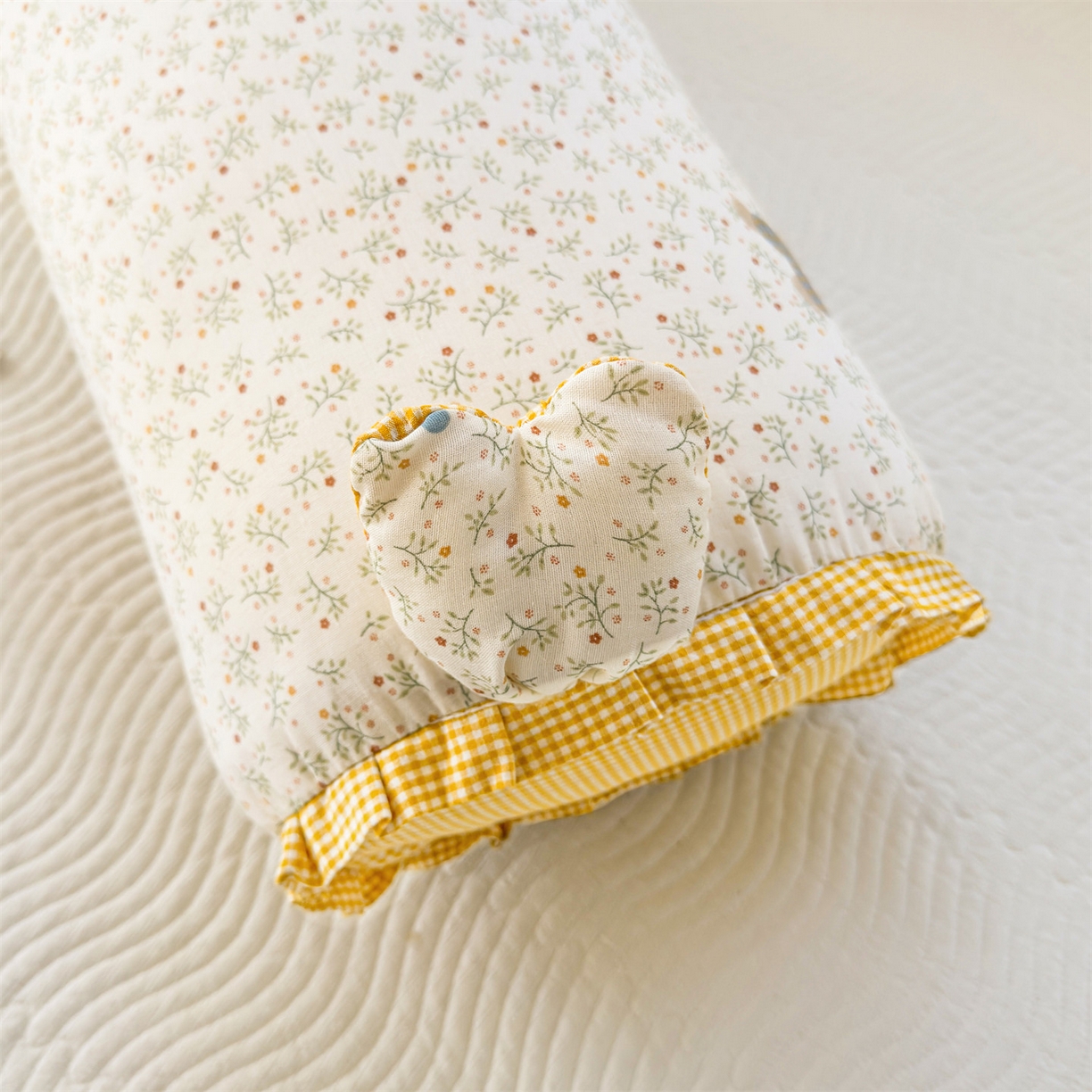 91家纺网 家纺一手货源 找家纺 麦肯锡 2026新款卡通糖果抱枕夹腿抱枕 甜萌小狮子【产品图】/对