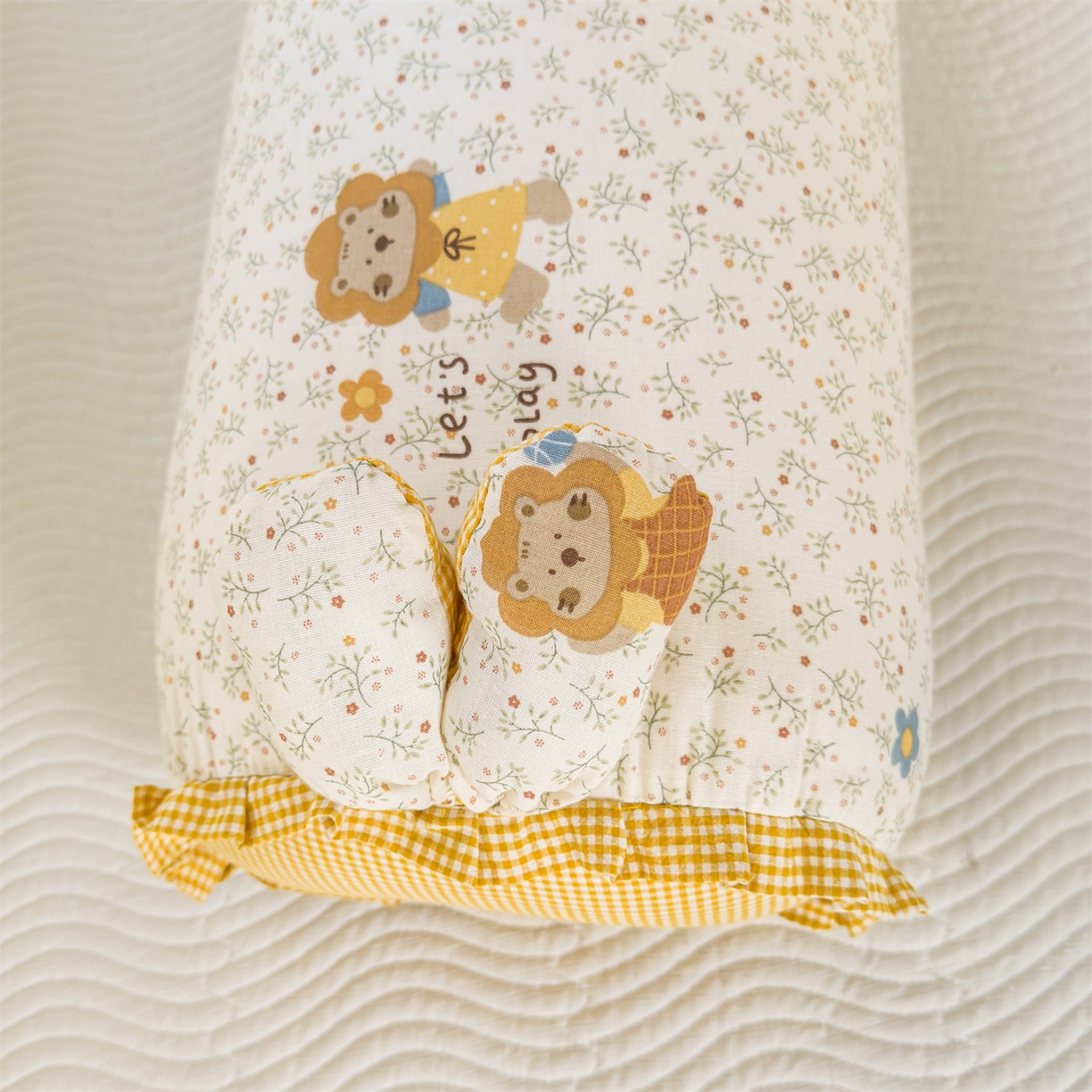 91家纺网 家纺一手货源 找家纺 麦肯锡 2026新款卡通糖果抱枕夹腿抱枕 甜萌小狮子【产品图】/对