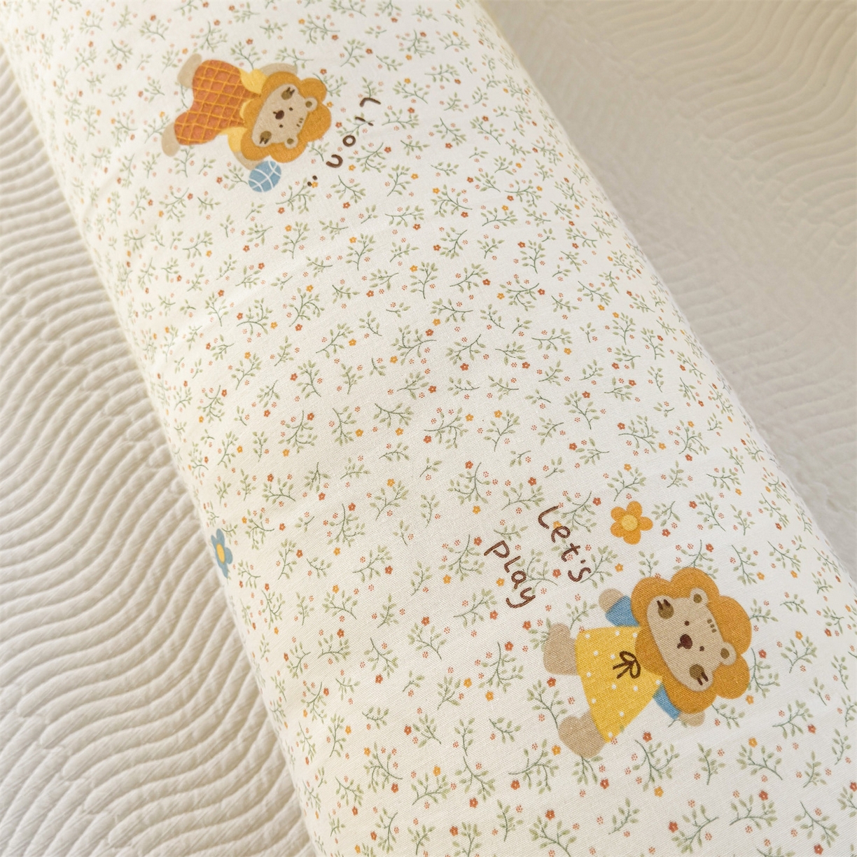 91家纺网 家纺一手货源 找家纺 麦肯锡 2026新款卡通糖果抱枕夹腿抱枕 甜萌小狮子【产品图】/对