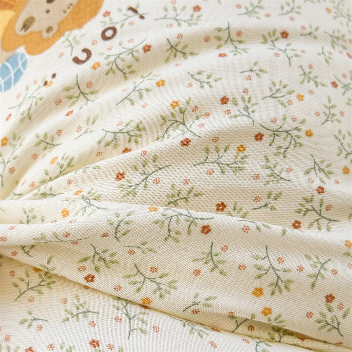 91家纺网 家纺一手货源 找家纺 麦肯锡 2026新款卡通糖果抱枕夹腿抱枕 甜萌小狮子【产品图】/对