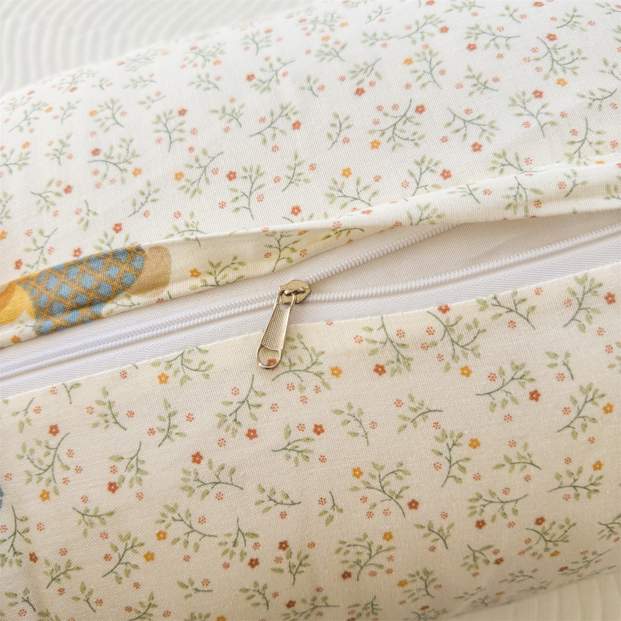 91家纺网 家纺一手货源 找家纺 麦肯锡 2026新款卡通糖果抱枕夹腿抱枕 甜萌小狮子【产品图】/对