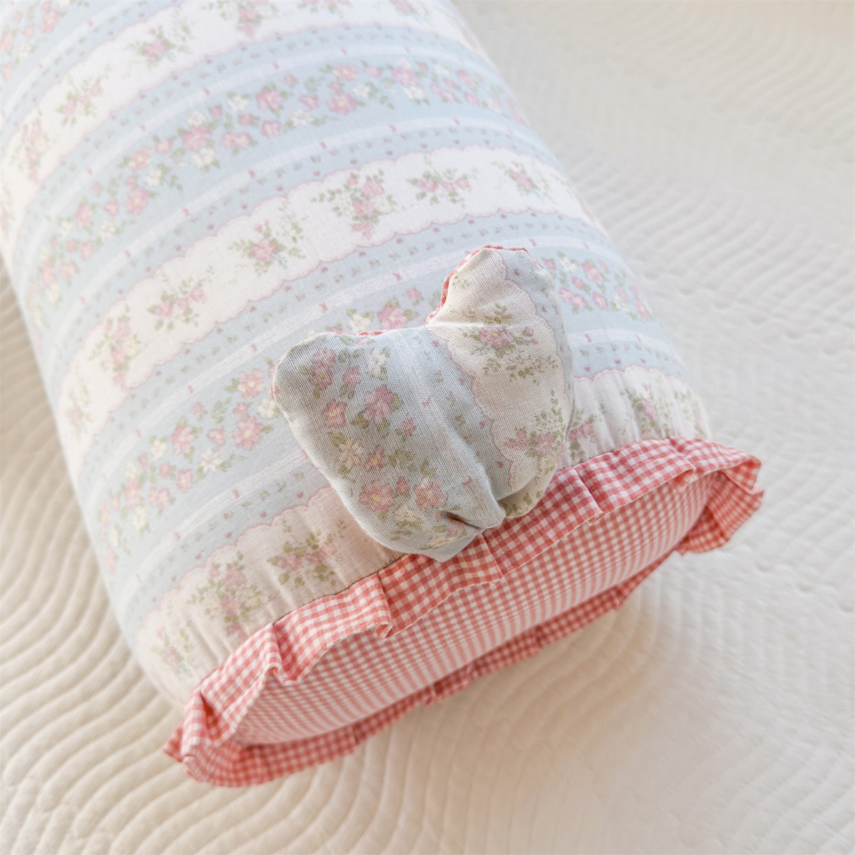 91家纺网 家纺一手货源 找家纺 麦肯锡 2026新款卡通糖果抱枕夹腿抱枕 云边花影【产品图】/对