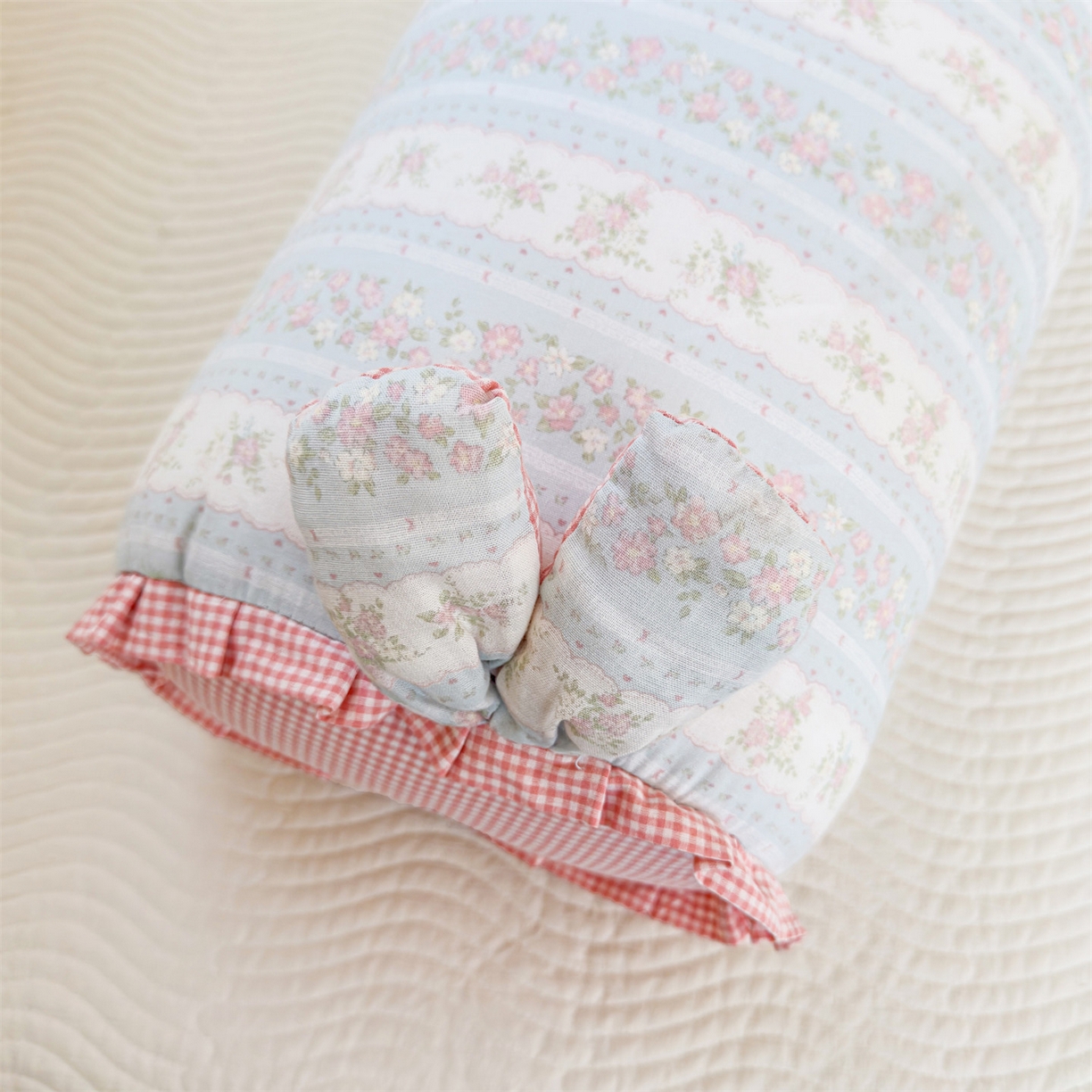 91家纺网 家纺一手货源 找家纺 麦肯锡 2026新款卡通糖果抱枕夹腿抱枕 云边花影【产品图】/对