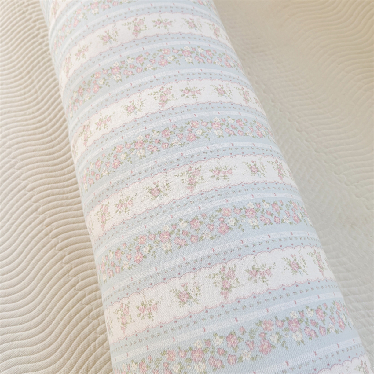 91家纺网 家纺一手货源 找家纺 麦肯锡 2026新款卡通糖果抱枕夹腿抱枕 云边花影【产品图】/对