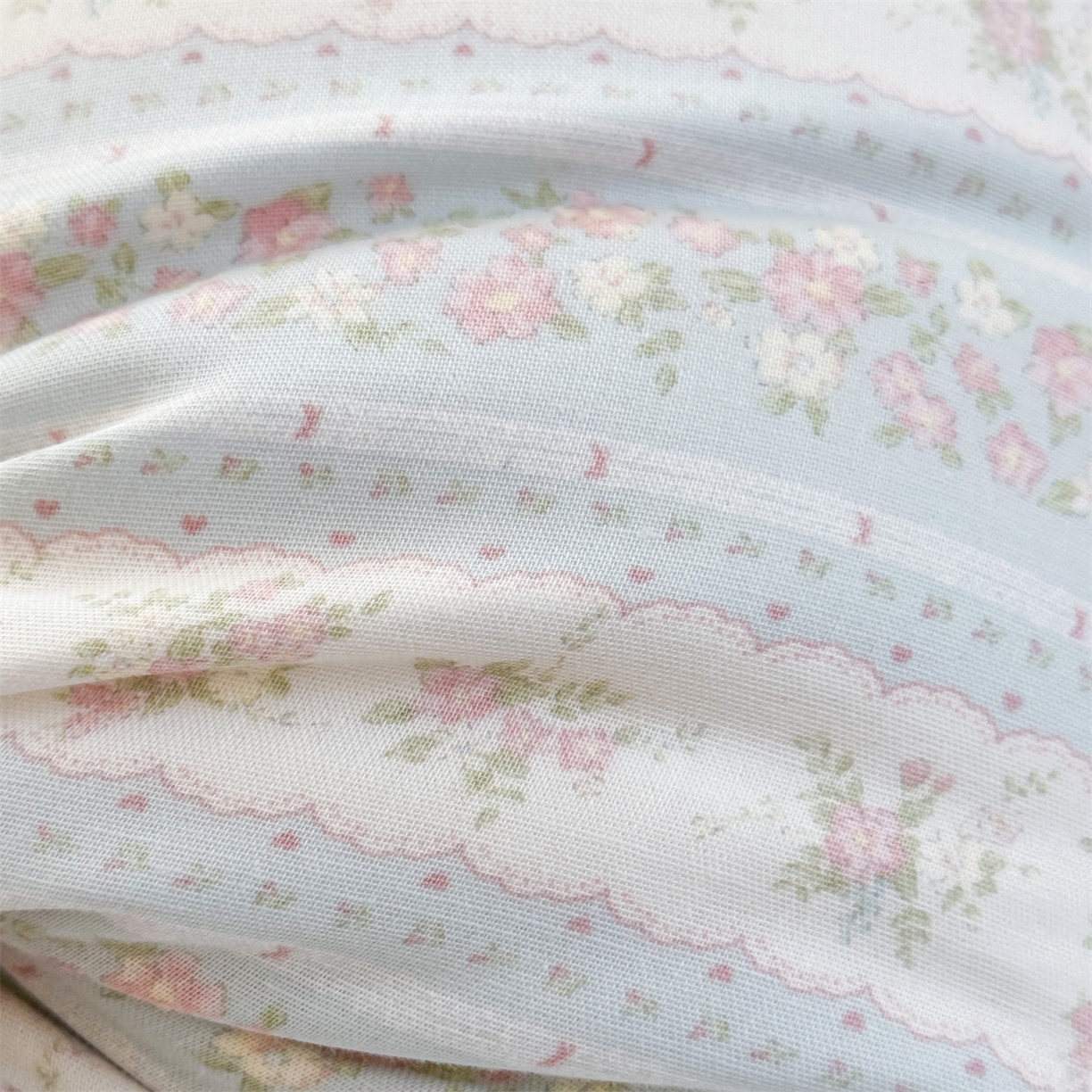 91家纺网 家纺一手货源 找家纺 麦肯锡 2026新款卡通糖果抱枕夹腿抱枕 云边花影【产品图】/对