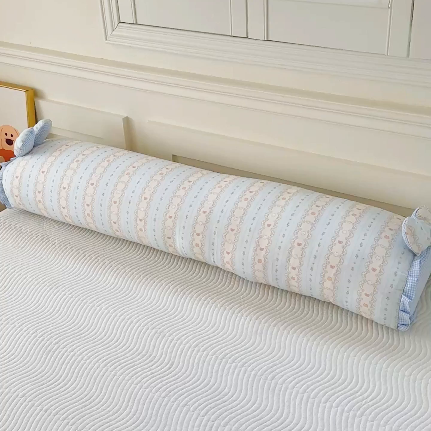 91家纺网 家纺一手货源 找家纺 麦肯锡 2026新款卡通糖果抱枕夹腿抱枕 春日花眠【模特图】/对