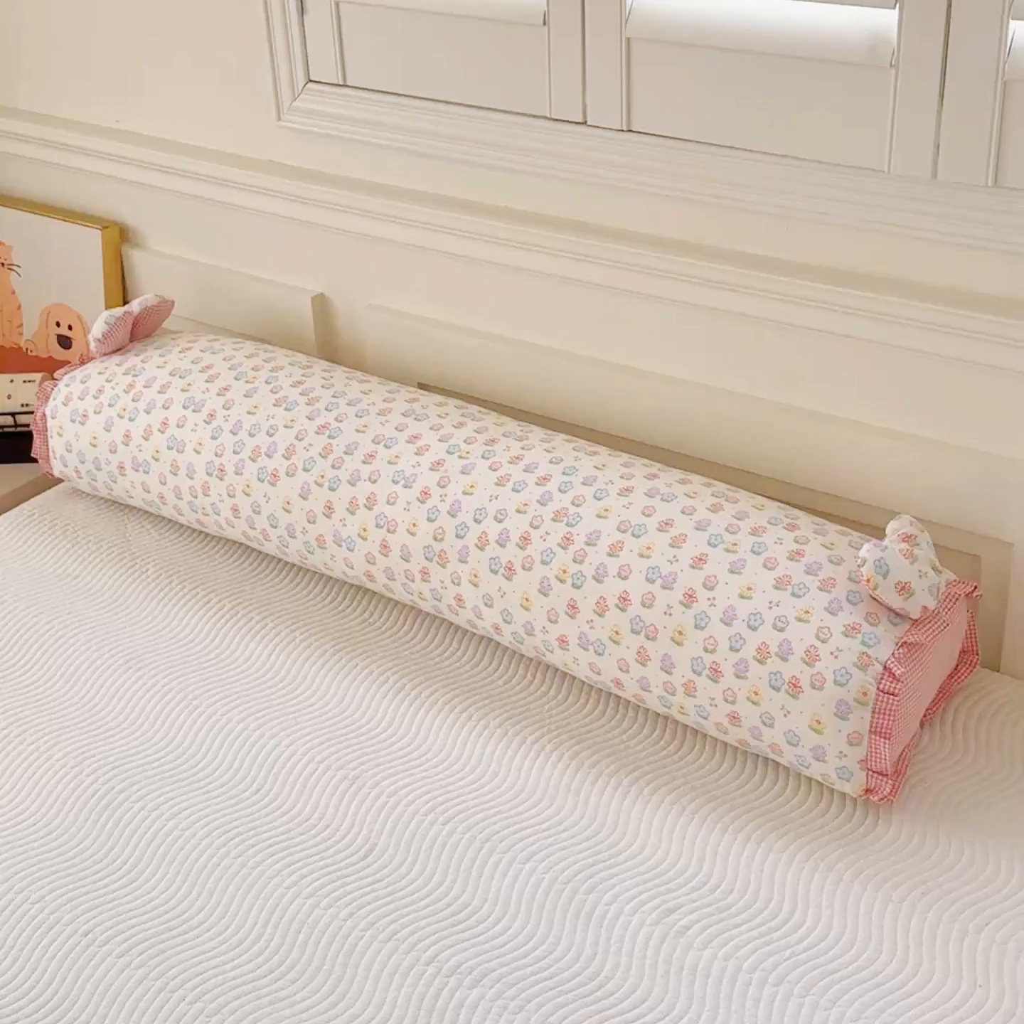 91家纺网 家纺一手货源 找家纺 麦肯锡 2026新款卡通糖果抱枕夹腿抱枕 花花暖阳【模特图】/对