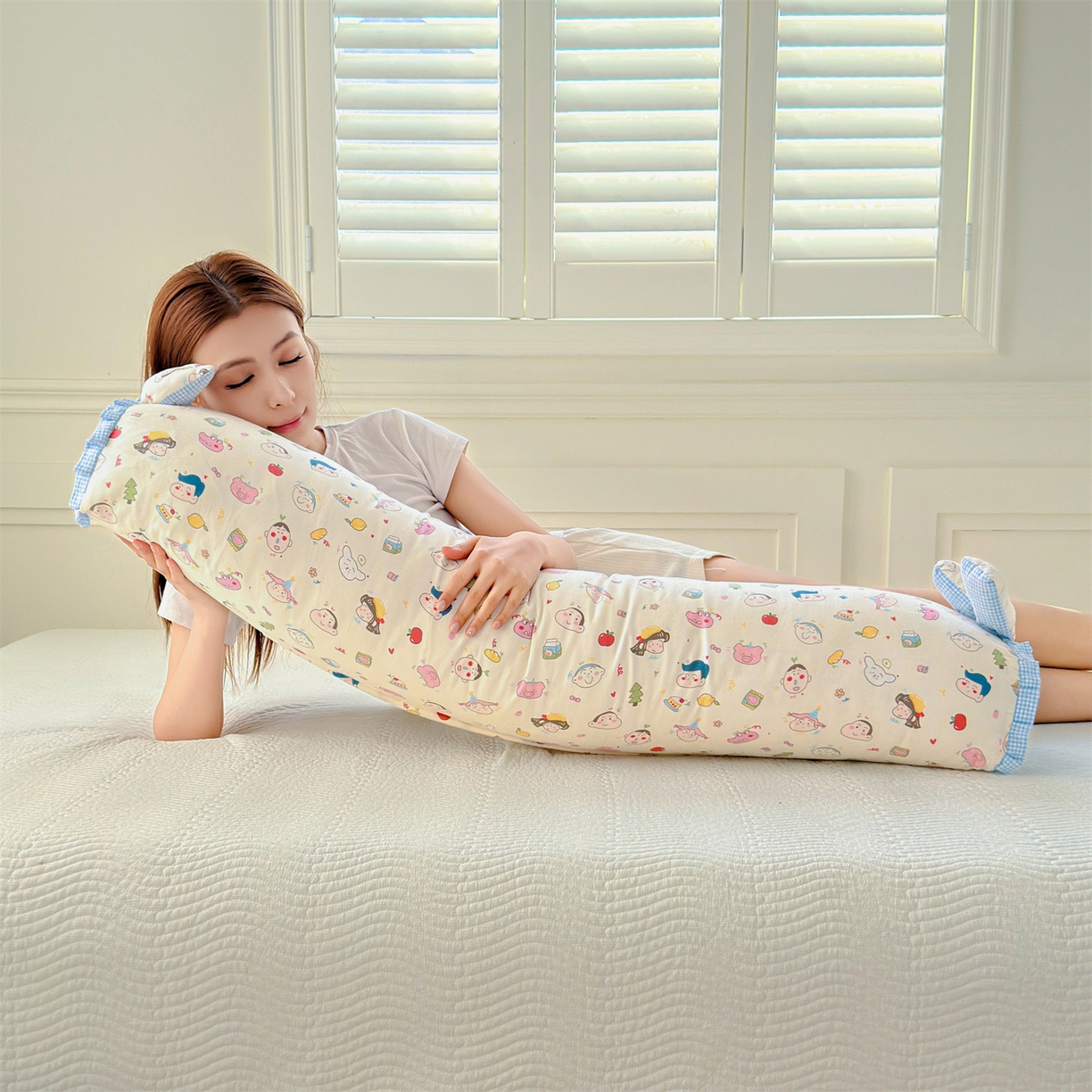 91家纺网 家纺一手货源 找家纺 麦肯锡 2026新款卡通糖果抱枕夹腿抱枕 快乐星球家【模特图】/对