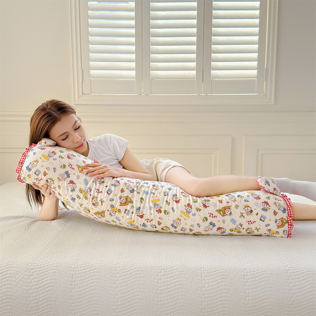 91家纺网 家纺一手货源 找家纺 麦肯锡 2026新款卡通糖果抱枕夹腿抱枕 萌宠跳跳糖【模特图】/对