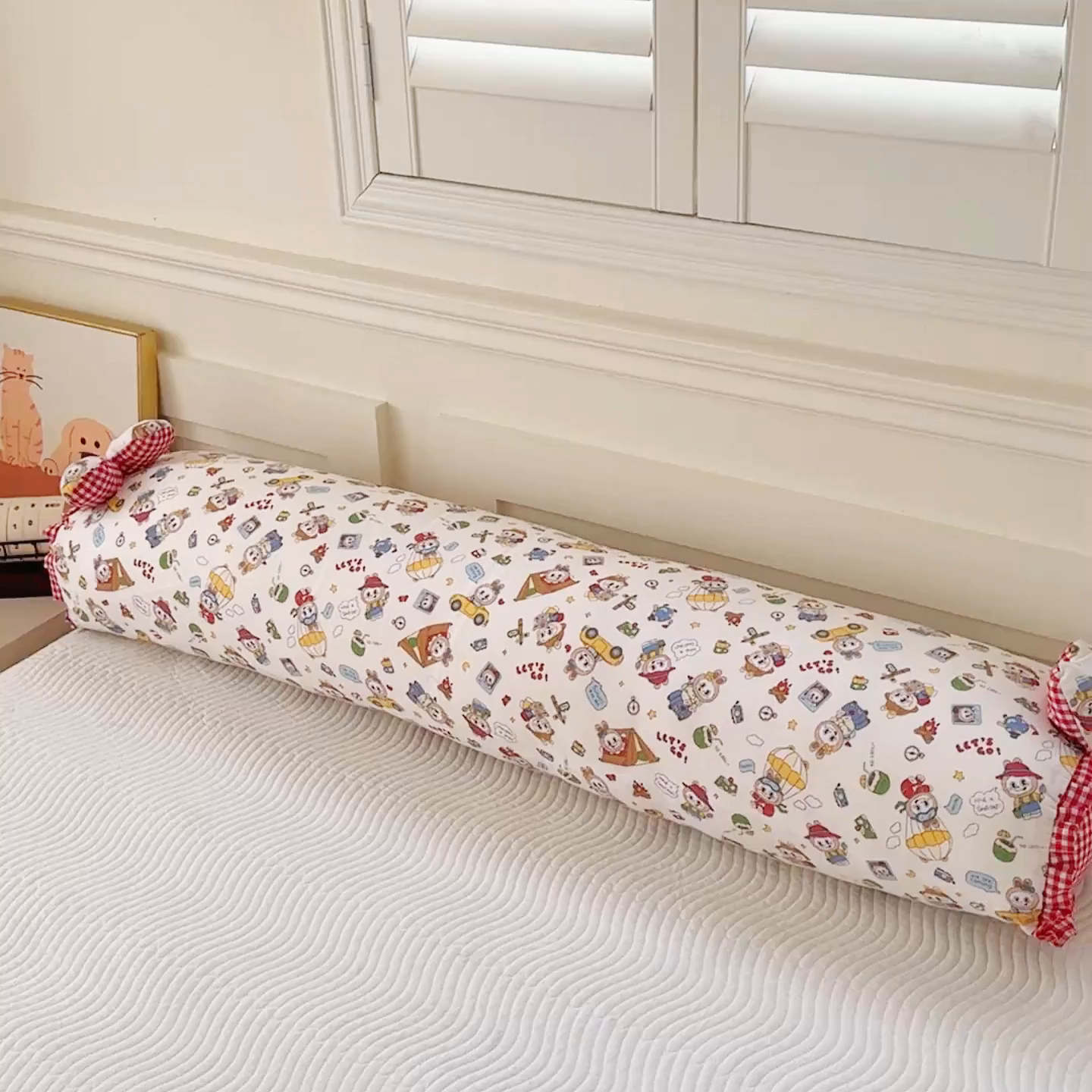 91家纺网 家纺一手货源 找家纺 麦肯锡 2026新款卡通糖果抱枕夹腿抱枕 萌宠跳跳糖【模特图】/对