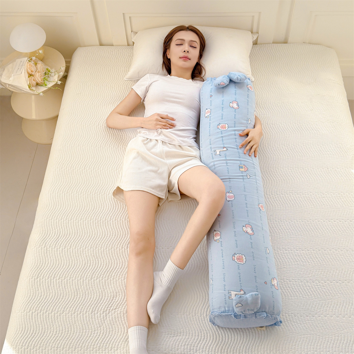 91家纺网 家纺一手货源 找家纺 麦肯锡 2026新款卡通糖果抱枕夹腿抱枕 萌趣动物园【模特图】/对