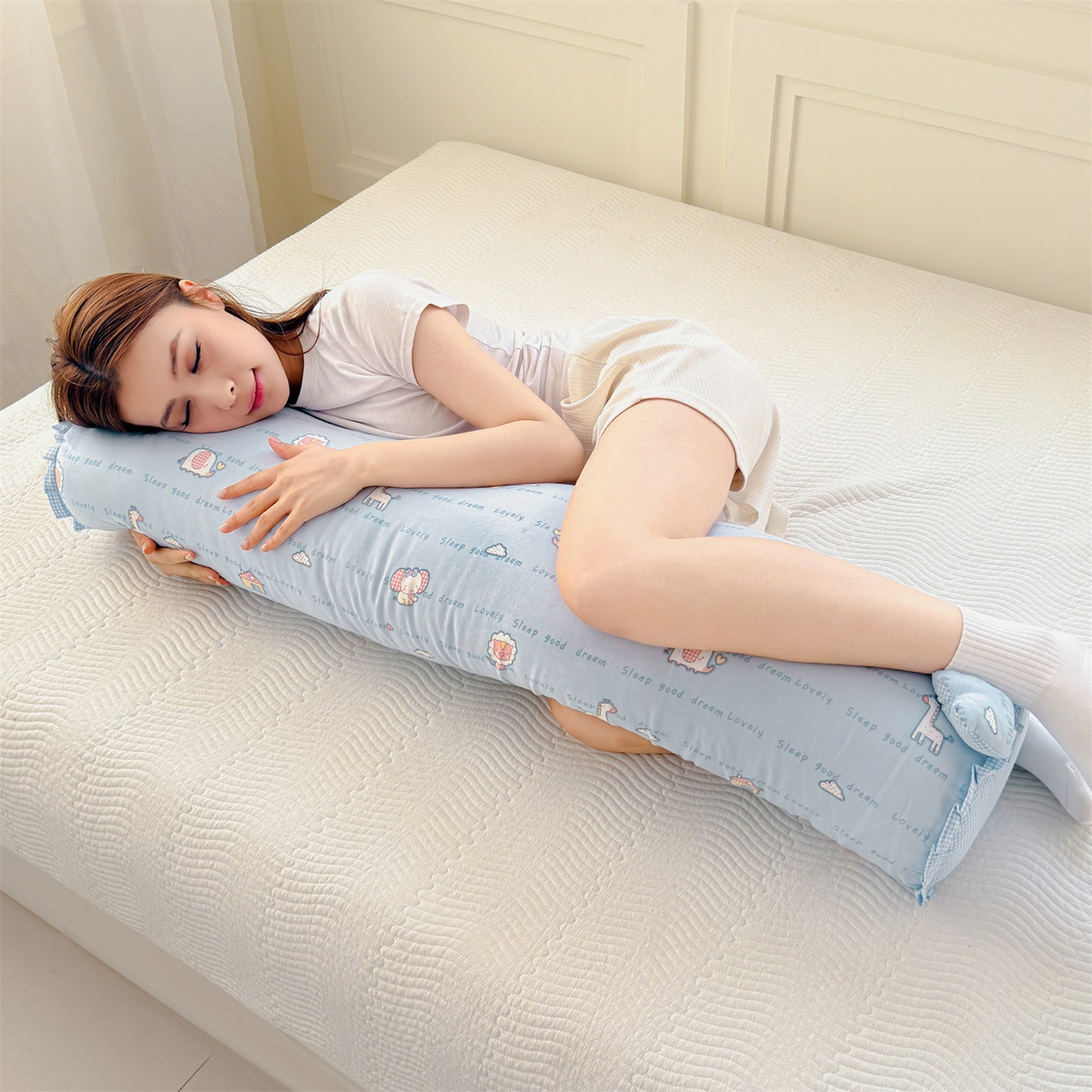 91家纺网 家纺一手货源 找家纺 麦肯锡 2026新款卡通糖果抱枕夹腿抱枕 萌趣动物园【模特图】/对