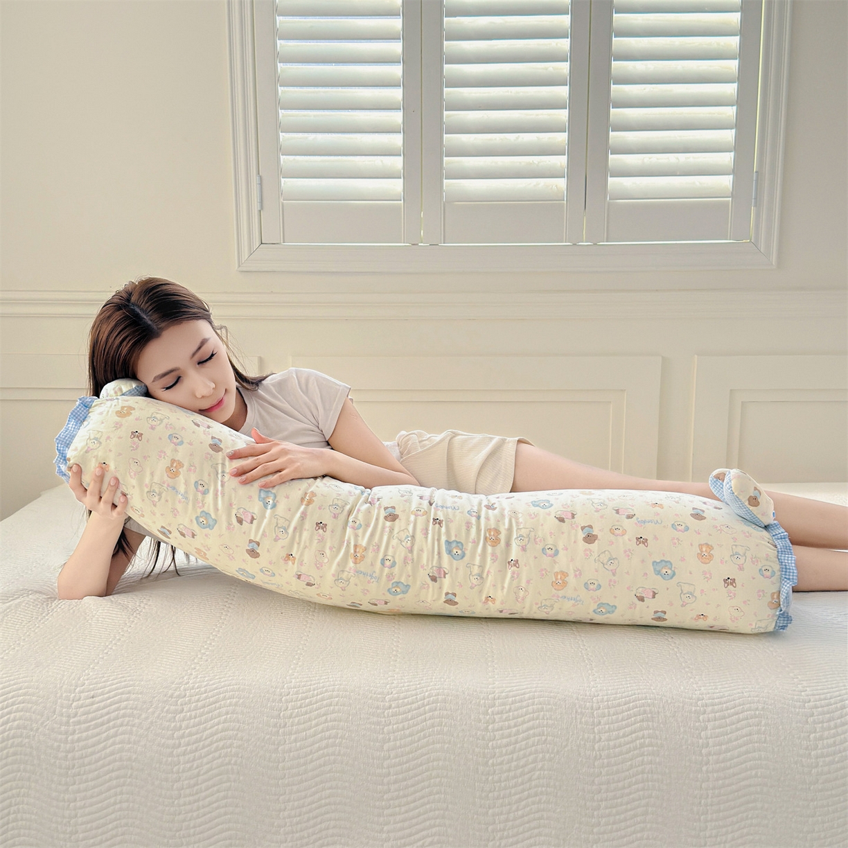 91家纺网 家纺一手货源 找家纺 麦肯锡 2026新款卡通糖果抱枕夹腿抱枕 萌犬崽崽【模特图】/对