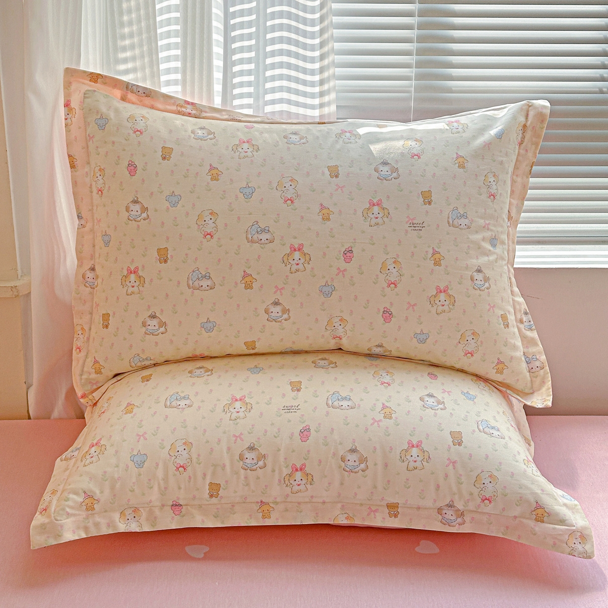 91家纺网 家纺一手货源 找家纺 春雨家居 2026新款全棉印花ins减龄可爱小清新单枕套 萌趣汪汪