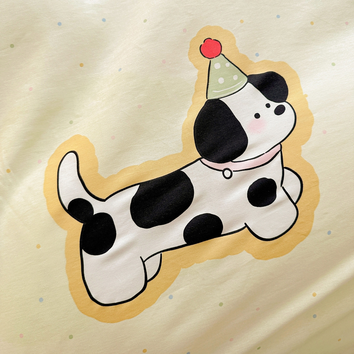 91家纺网 家纺一手货源 找家纺 春雨家居 2026新款全棉印花ins减龄可爱小清新单枕套 奶油羞羞狗