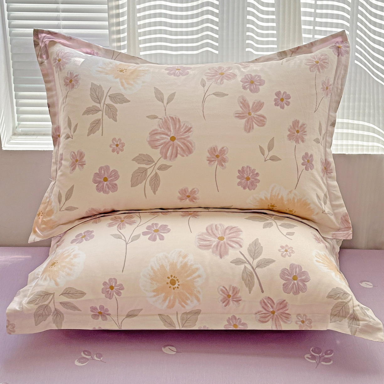 91家纺网 家纺一手货源 找家纺 春雨家居 2026新款全棉印花ins减龄可爱小清新单枕套 秋日确幸-豆沙