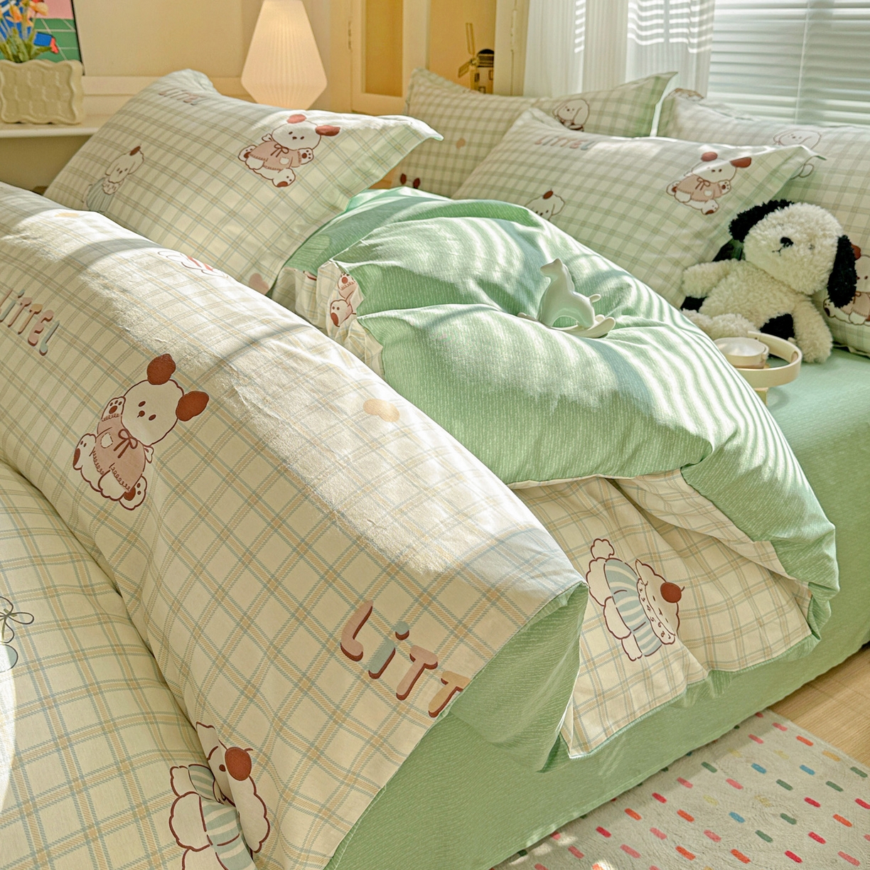 91家纺网 家纺一手货源 找家纺 春雨家居 2026新款全棉印花ins减龄可爱小清新单被套 格子布丁狗