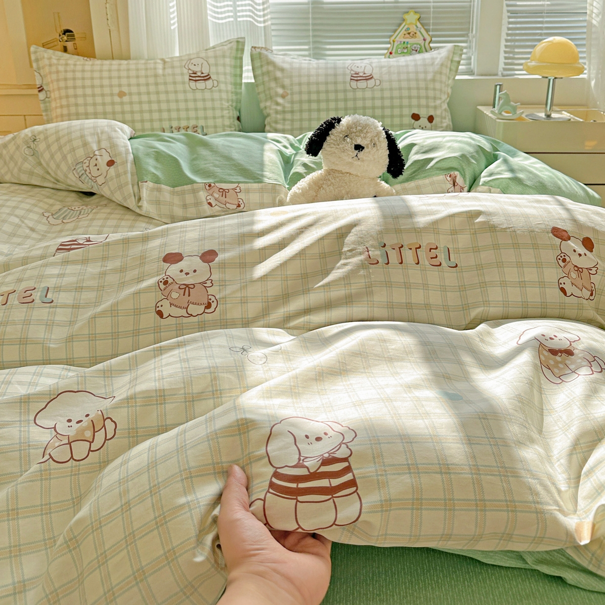 91家纺网 家纺一手货源 找家纺 春雨家居 2026新款全棉印花ins减龄可爱小清新单被套 格子布丁狗