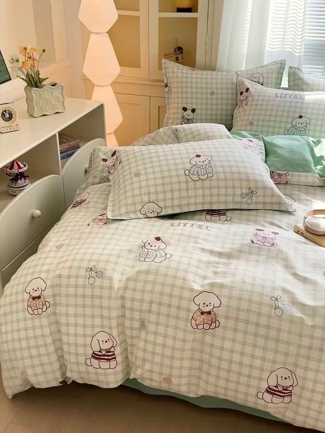 91家纺网 家纺一手货源 找家纺 春雨家居 2026新款全棉印花ins减龄可爱小清新单被套 格子布丁狗