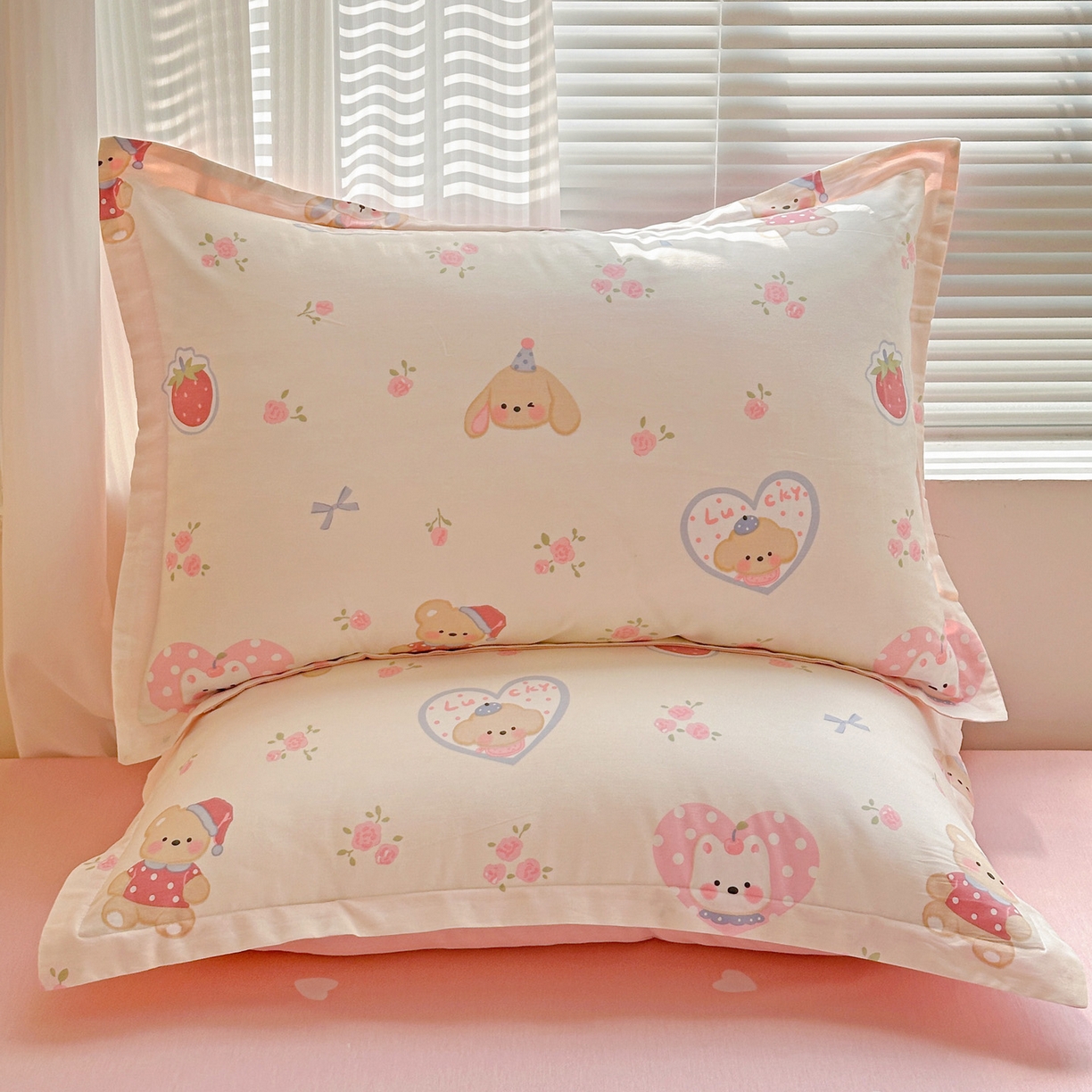 91家纺网 家纺一手货源 找家纺 春雨家居 2026新款全棉印花ins减龄可爱小清新单枕套 心动庄园