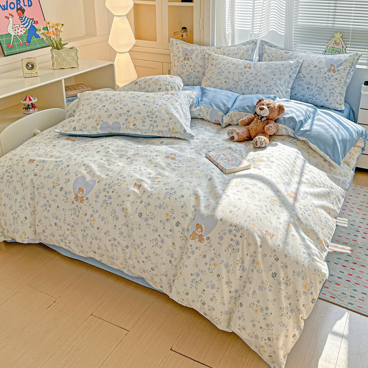 91家纺网 家纺一手货源 找家纺 春雨家居 2026新款全棉印花ins减龄可爱小清新单被套 旧书折痕-蓝