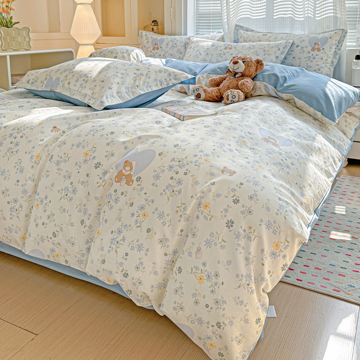 91家纺网 家纺一手货源 找家纺 春雨家居 2026新款全棉印花ins减龄可爱小清新单被套 旧书折痕-蓝