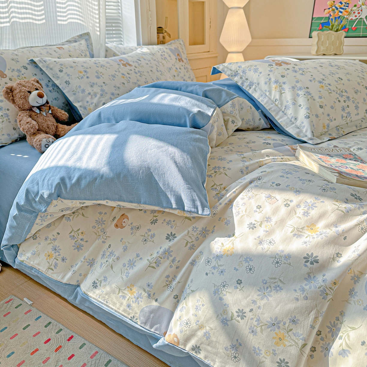 91家纺网 家纺一手货源 找家纺 春雨家居 2026新款全棉印花ins减龄可爱小清新单被套 旧书折痕-蓝