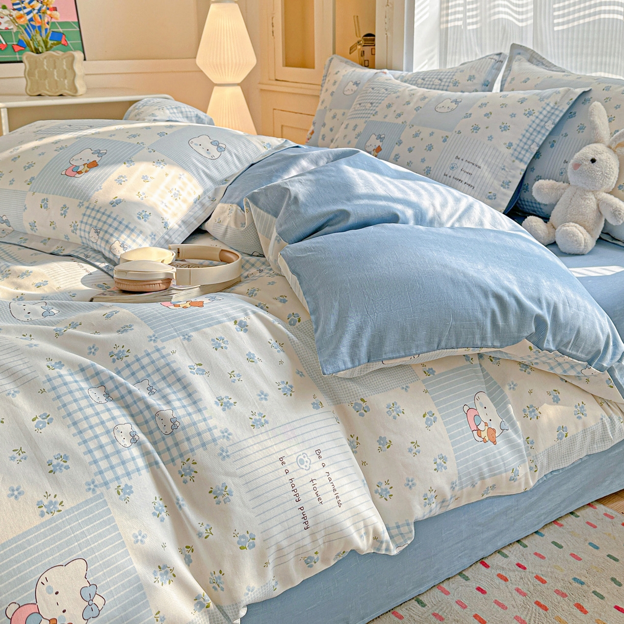 91家纺网 家纺一手货源 找家纺 春雨家居 2026新款全棉印花ins减龄可爱小清新单被套 蓝拼KT-兰