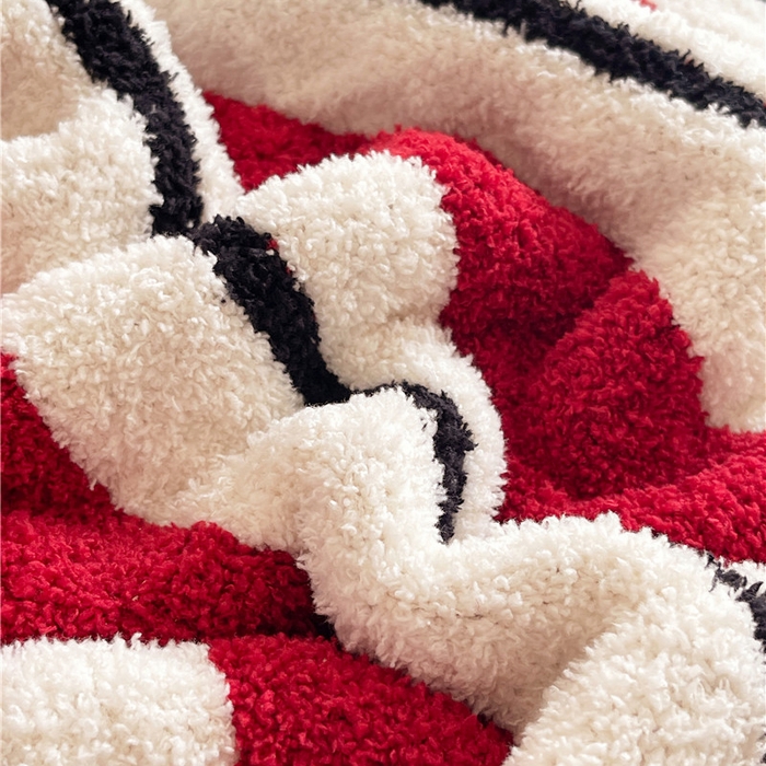 91家纺网 家纺一手货源 找家纺 琪格格纺织 2026新款原创加厚半边绒毛毯系列 条纹猫探