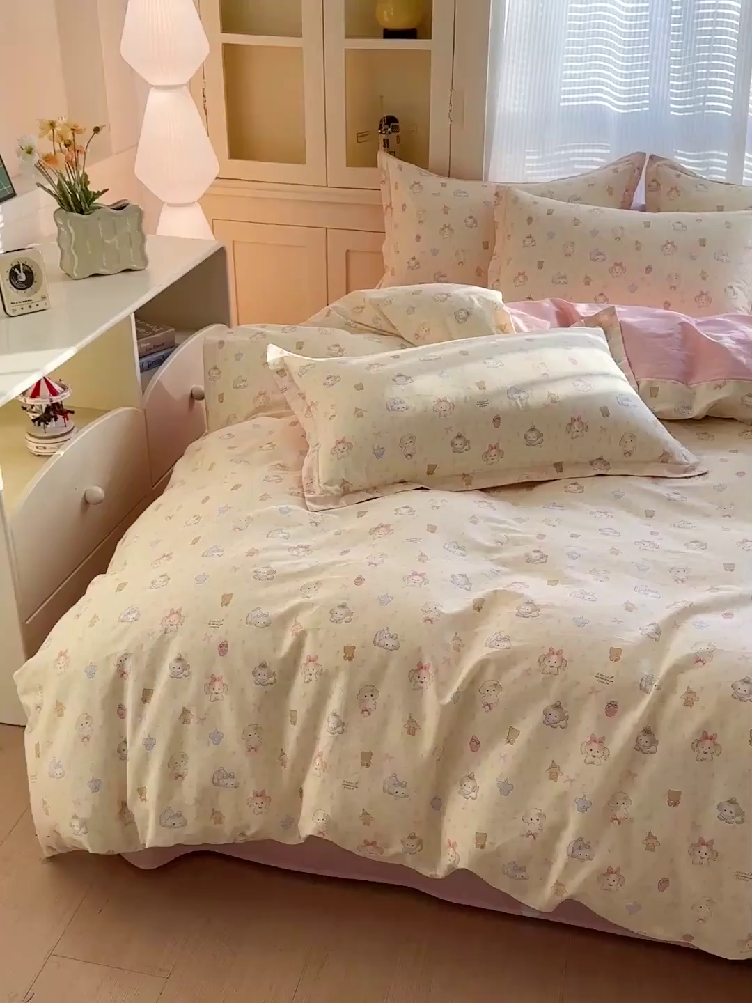 91家纺网 家纺一手货源 找家纺 春雨家居 2026新款全棉印花ins减龄可爱小清新单被套 萌趣汪汪