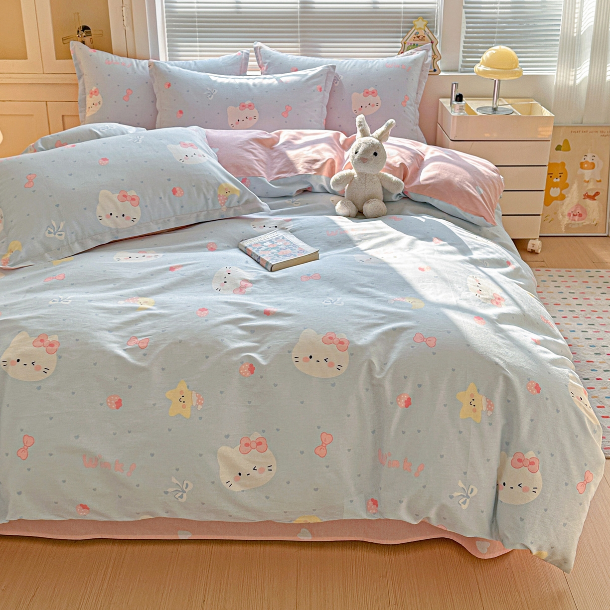 91家纺网 家纺一手货源 找家纺 春雨家居 2026新款全棉印花ins减龄可爱小清新单被套 奶油凯蒂-兰