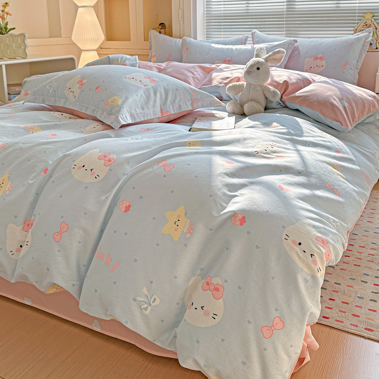 91家纺网 家纺一手货源 找家纺 春雨家居 2026新款全棉印花ins减龄可爱小清新单被套 奶油凯蒂-兰