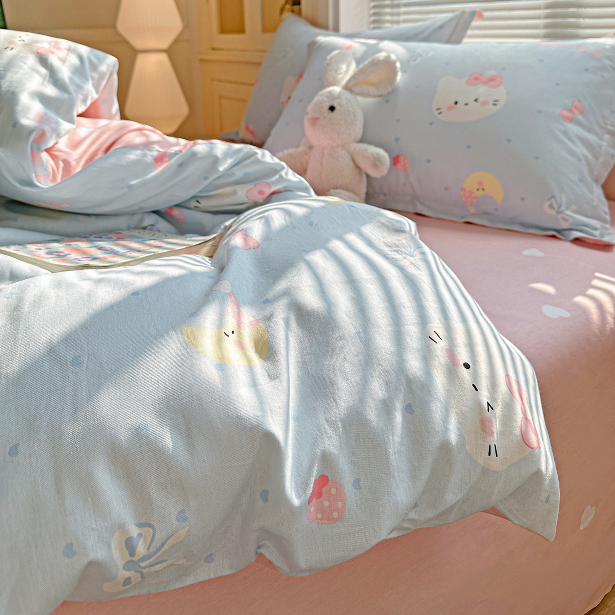 91家纺网 家纺一手货源 找家纺 春雨家居 2026新款全棉印花ins减龄可爱小清新单被套 奶油凯蒂-兰