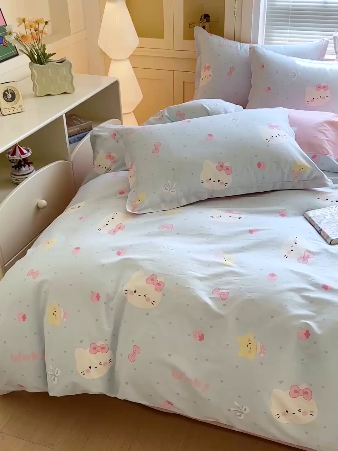 91家纺网 家纺一手货源 找家纺 春雨家居 2026新款全棉印花ins减龄可爱小清新单被套 奶油凯蒂-兰