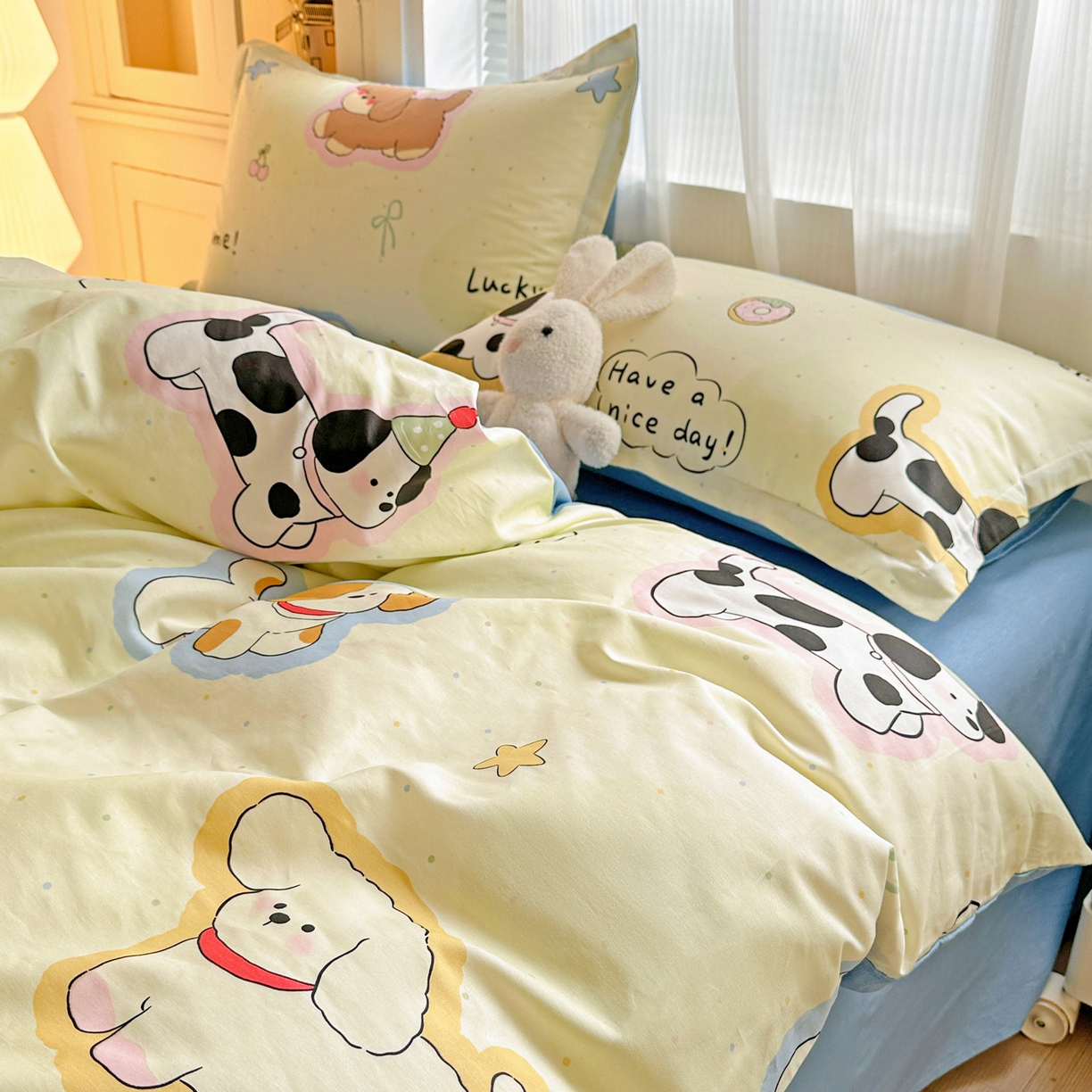 91家纺网 家纺一手货源 找家纺 春雨家居 2026新款全棉印花ins减龄可爱小清新单被套 奶油羞羞狗