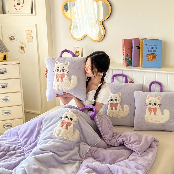 91家纺网 家纺一手货源 找家纺 番茄+ 2025新款牛奶绒哈基米抱枕被 哈基米-波点紫