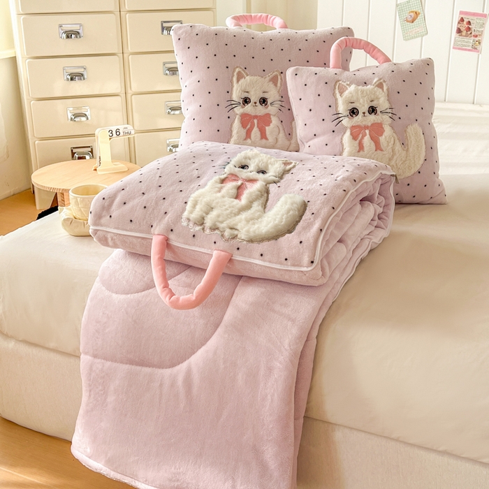 91家纺网 家纺一手货源 找家纺 番茄+ 2025新款牛奶绒哈基米抱枕被 哈基米-波点粉