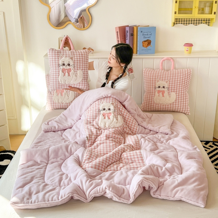 91家纺网 家纺一手货源 找家纺 番茄+ 2025新款牛奶绒哈基米抱枕被 哈基米-格粉